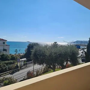 Bell'alloggio A Due Passi Dalle Spiagge Di , Riva Ligure Italia